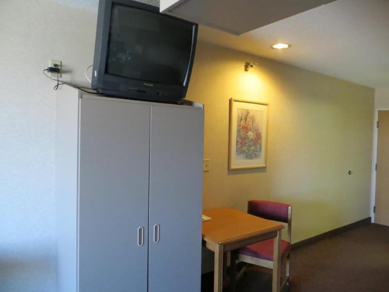 Red Lion Inn & Suites Elk Grove Village Exterior photo